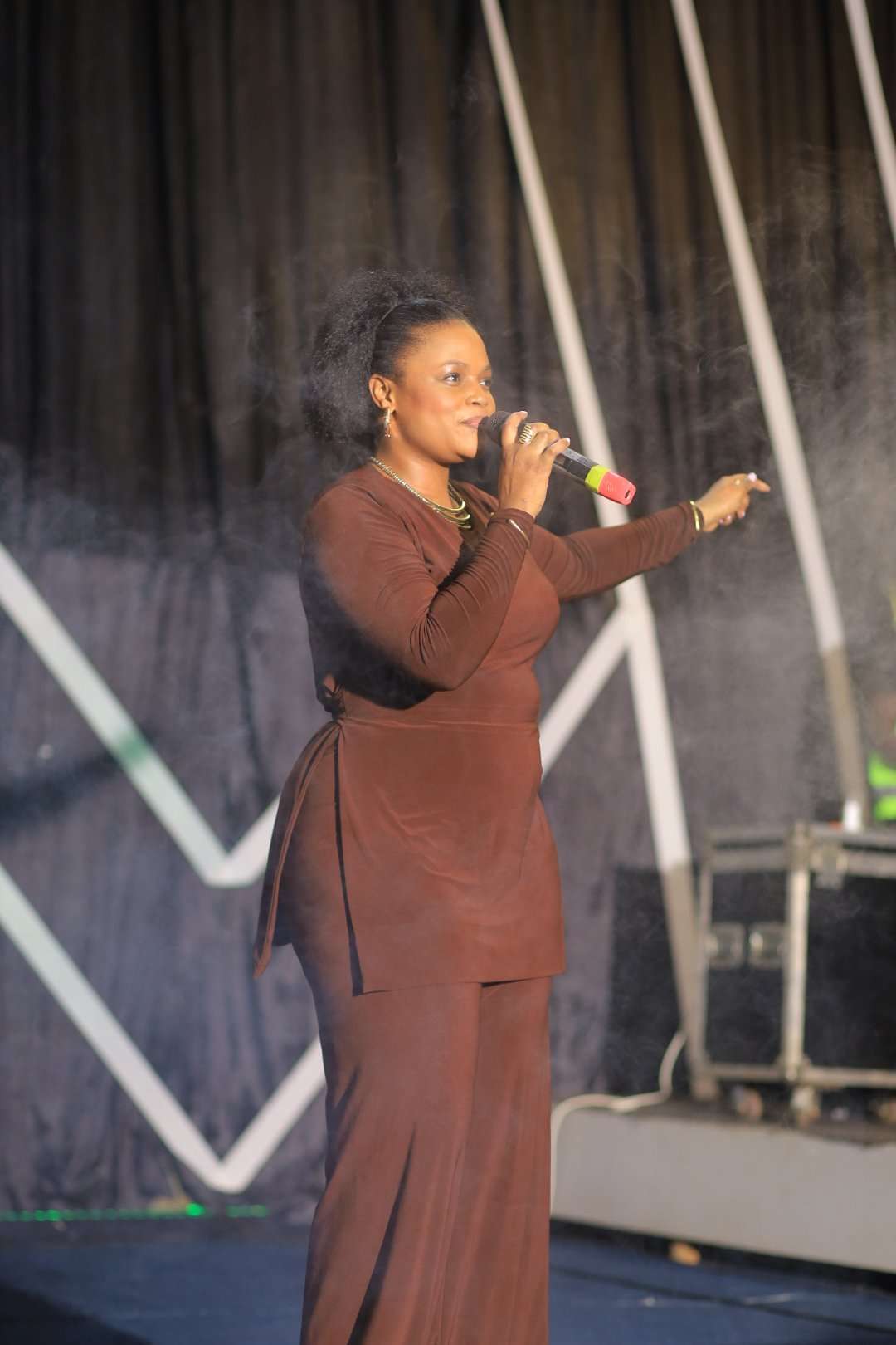 Gabbie Ntaate performing at an event